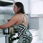 หนังโป้ใหม่ล่าสุด สาวอวบโดนลูกชายล่อหี สาวเงี่ยนโดนล่อหีเอากันในครัวฟินหี